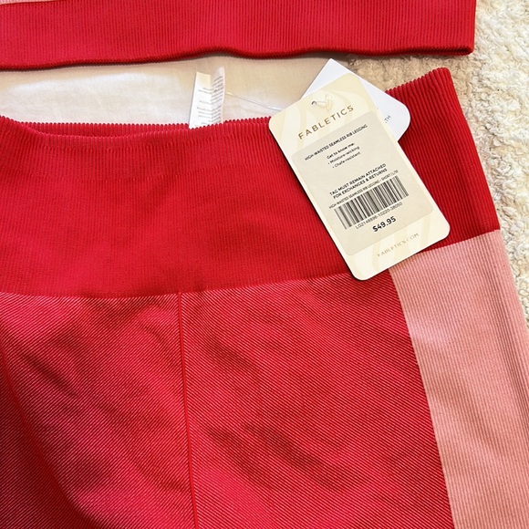 BRAND NEW FABLETICS MATCHING SET - Picture 3 of 5